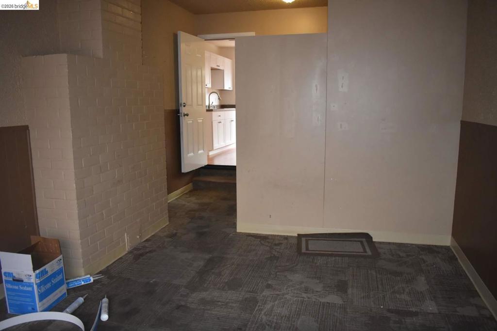 915 Sherman Oaks Dr Property Photo 15