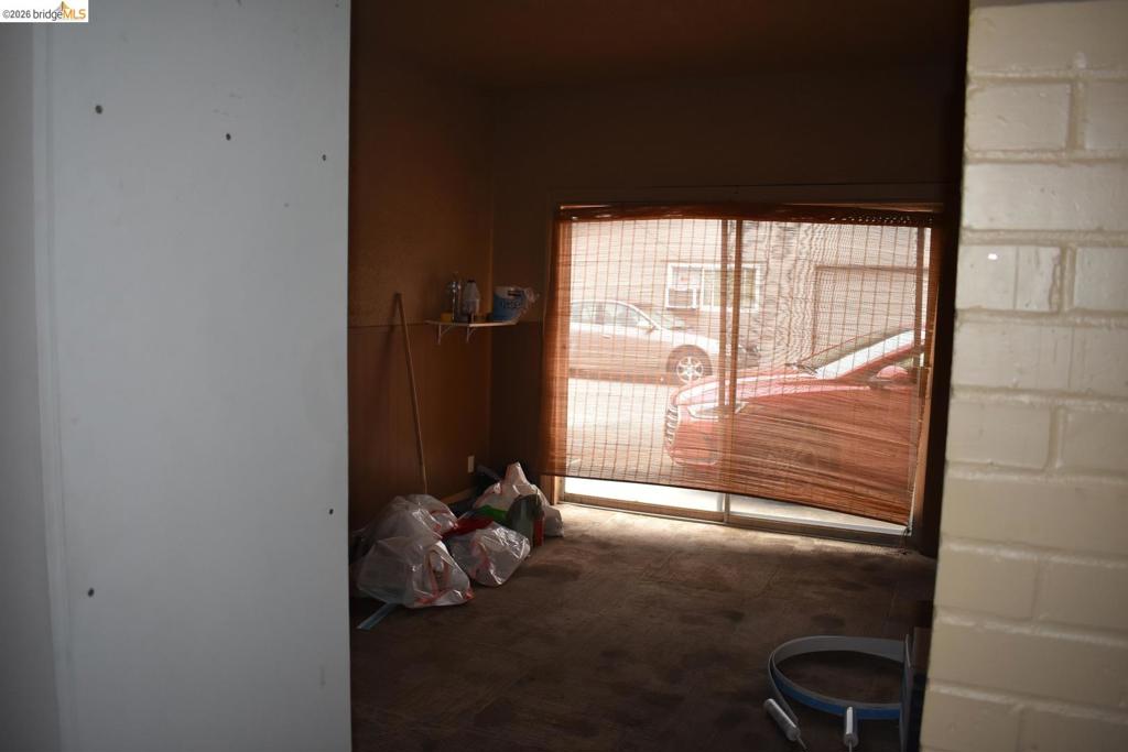 915 Sherman Oaks Dr Property Photo 24