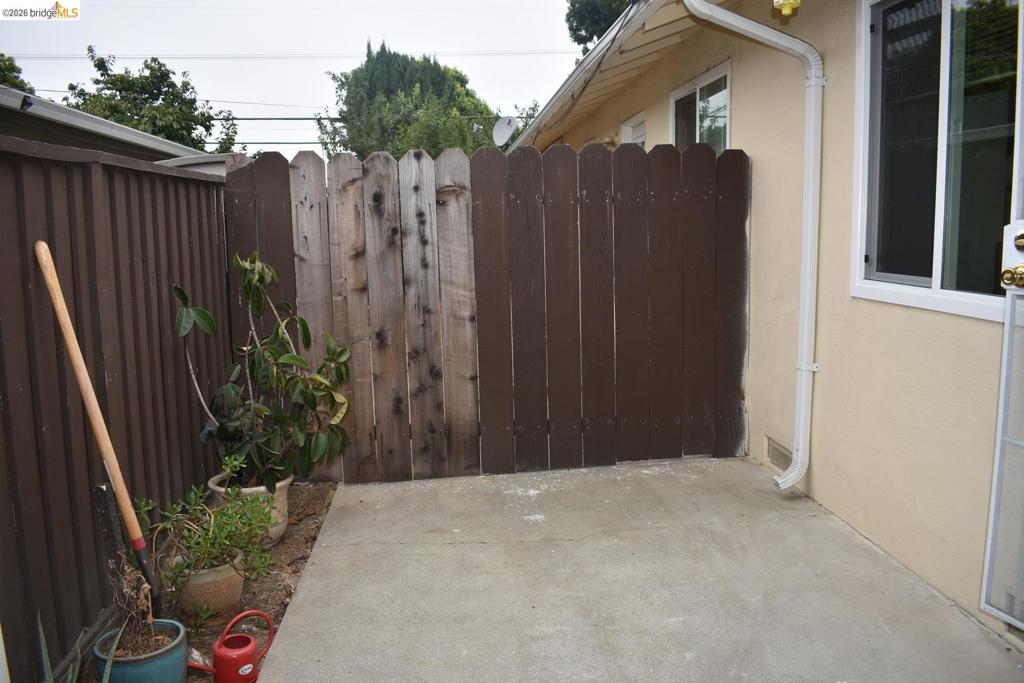 915 Sherman Oaks Dr Property Photo 29