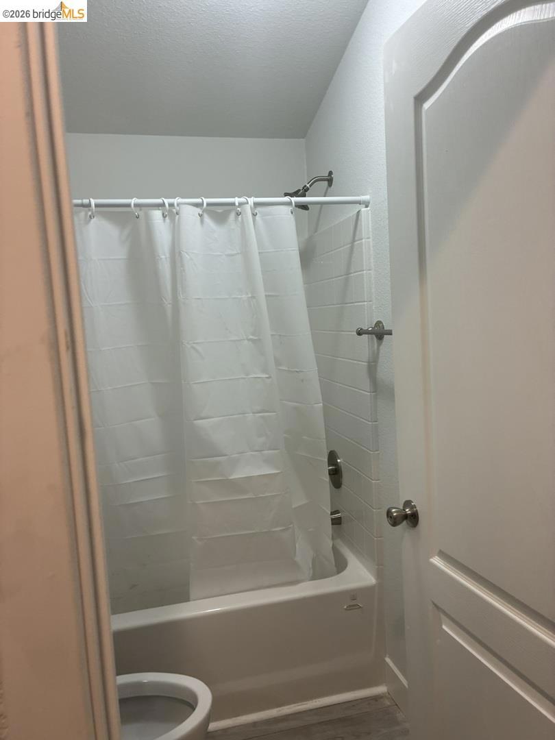 915 Sherman Oaks Dr Property Photo 32