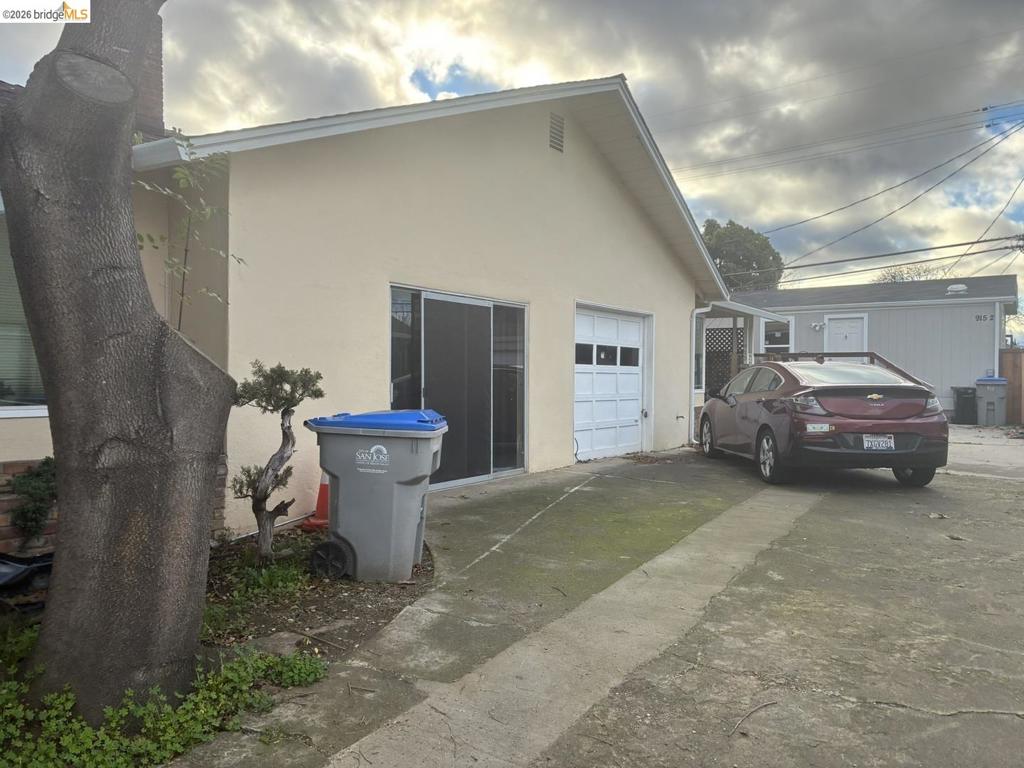 915 Sherman Oaks Dr Property Photo 42