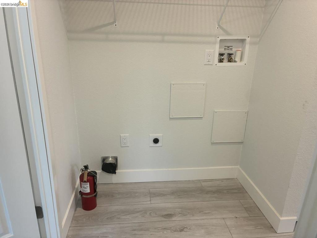 915 Sherman Oaks Dr Property Photo 44