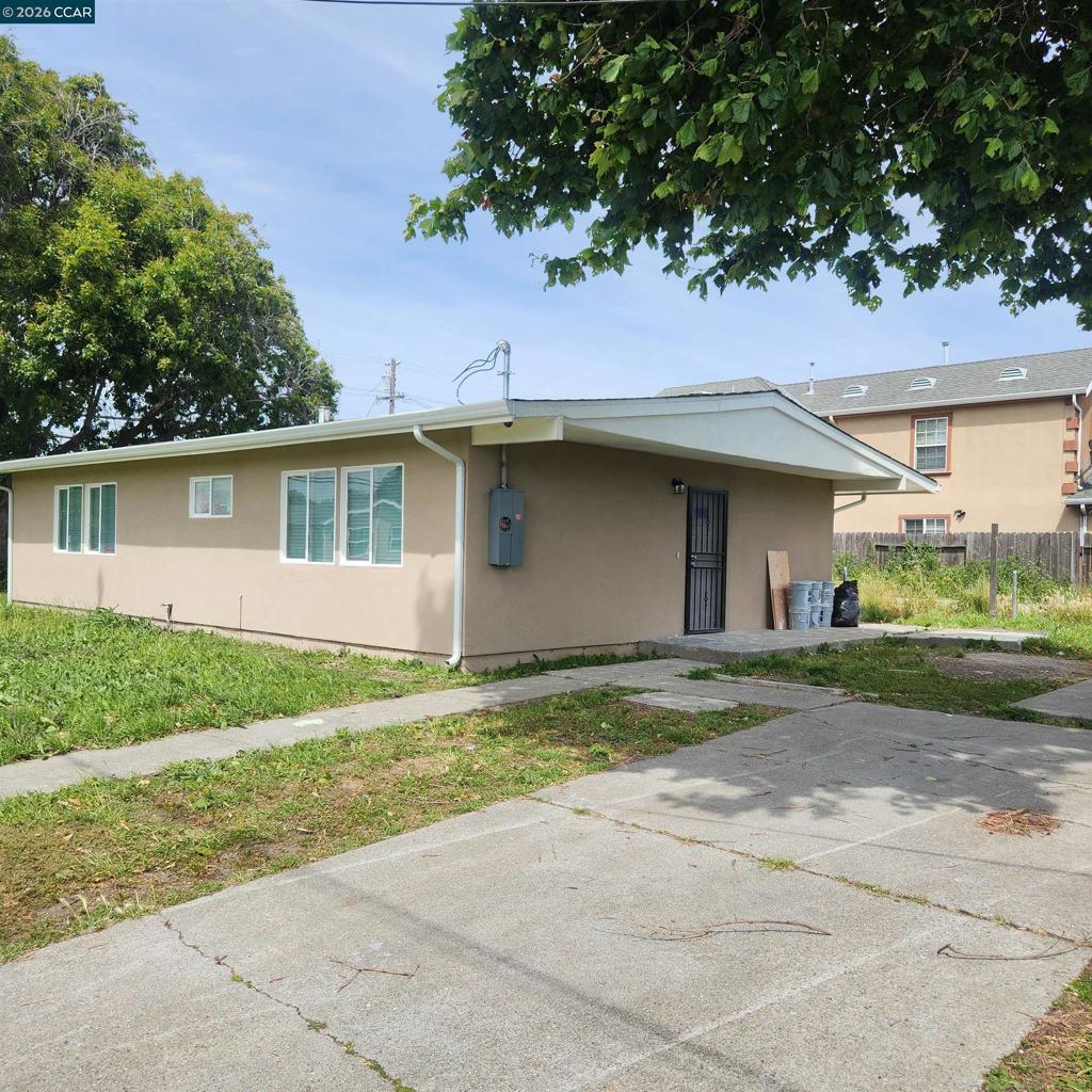 1744 4th St Property Photo 1