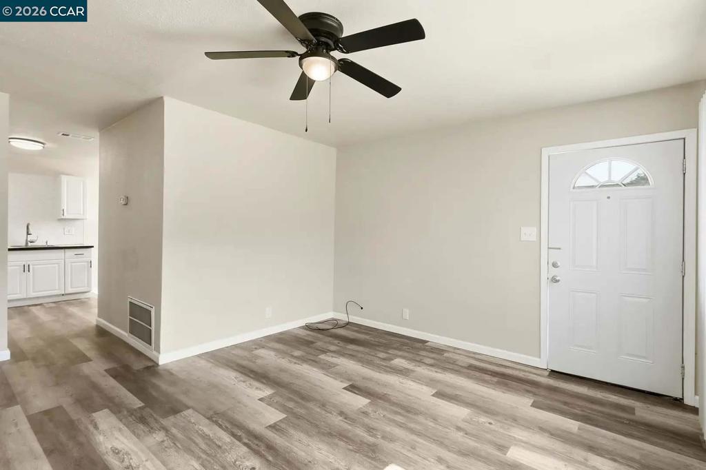 2225 E Myrtle St Property Photo 15