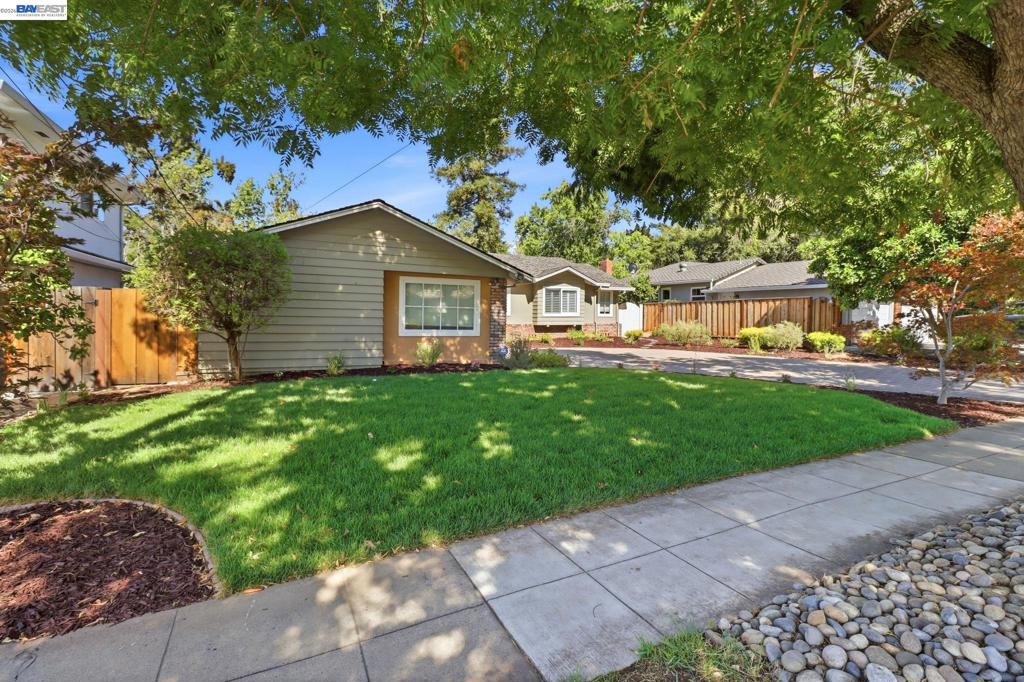 1654 Creek Dr Property Photo 3