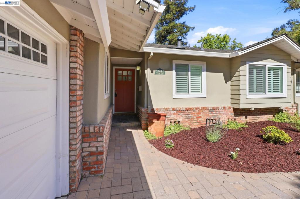 1654 Creek Dr Property Photo 4