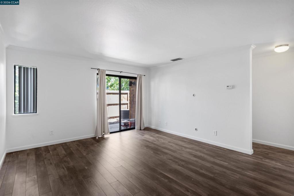 1194 Honey Trail Property Photo 4