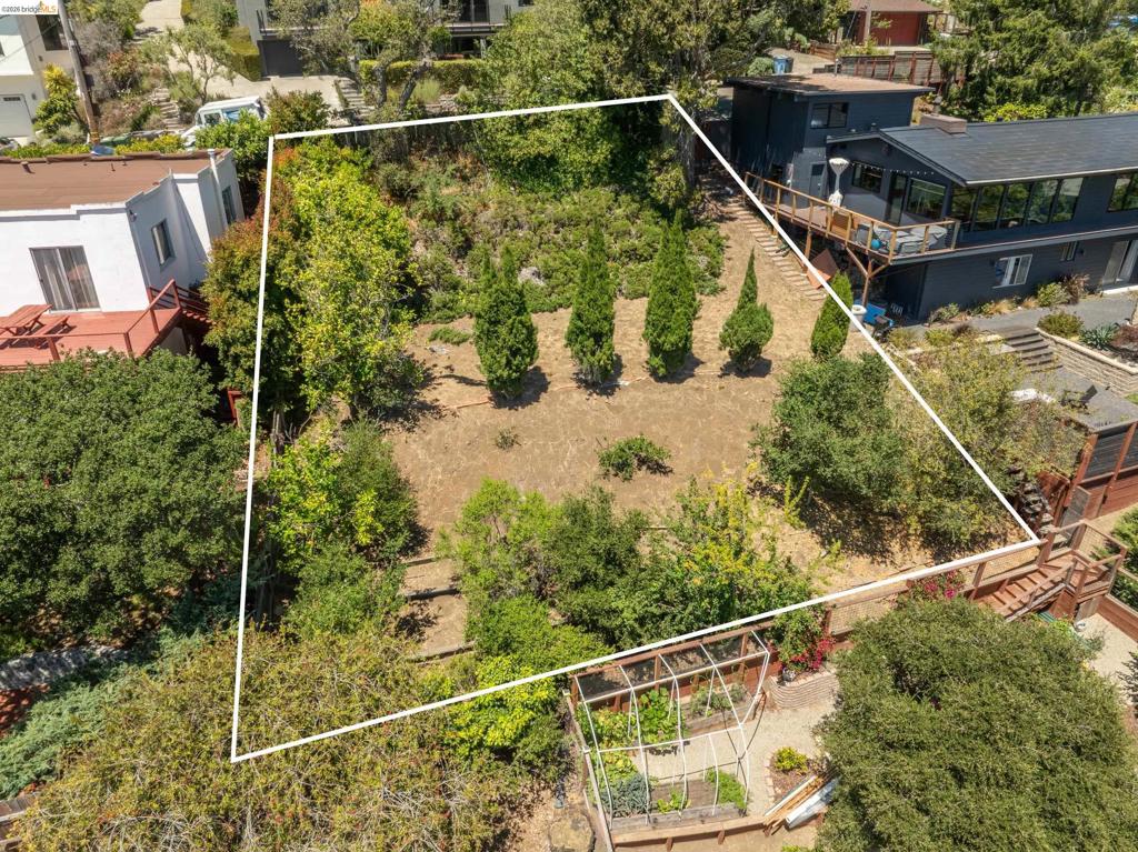 1072 Sterling Ave Property Photo 1