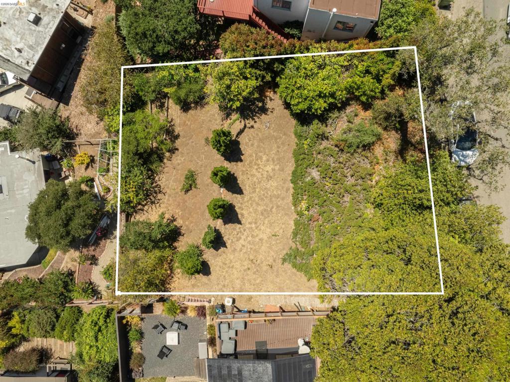 1072 Sterling Ave Property Photo 2