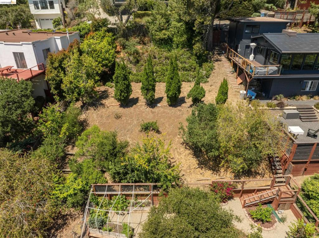 1072 Sterling Ave Property Photo 3