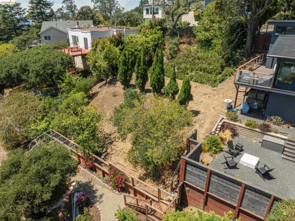 1072 Sterling Ave Property Photo 4
