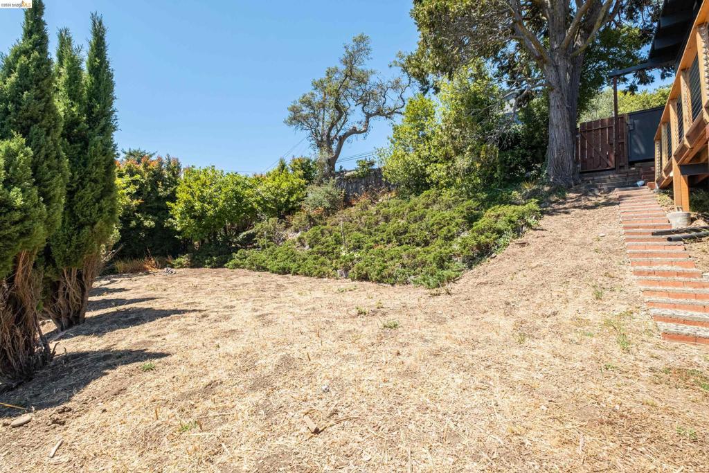 1072 Sterling Ave Property Photo 12