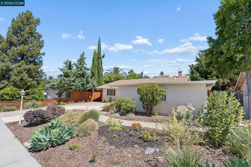 1321 Hollyhock St Property Photo 4