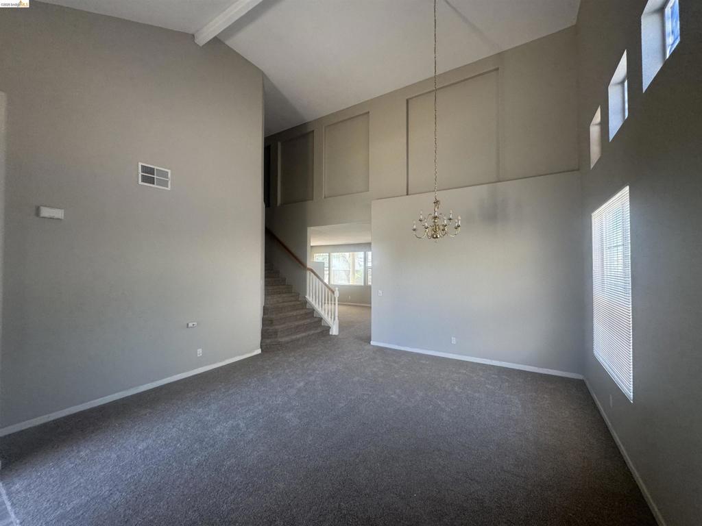 5575 Sunview Ct Property Photo 3