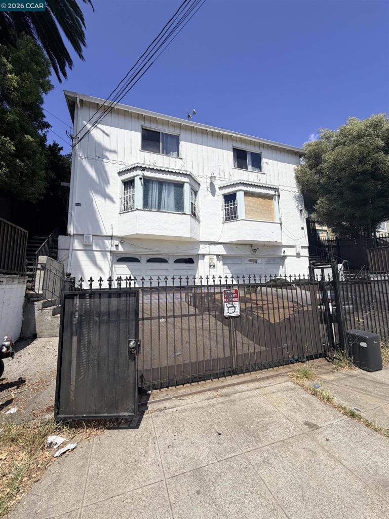 1712 E 21st Property Photo