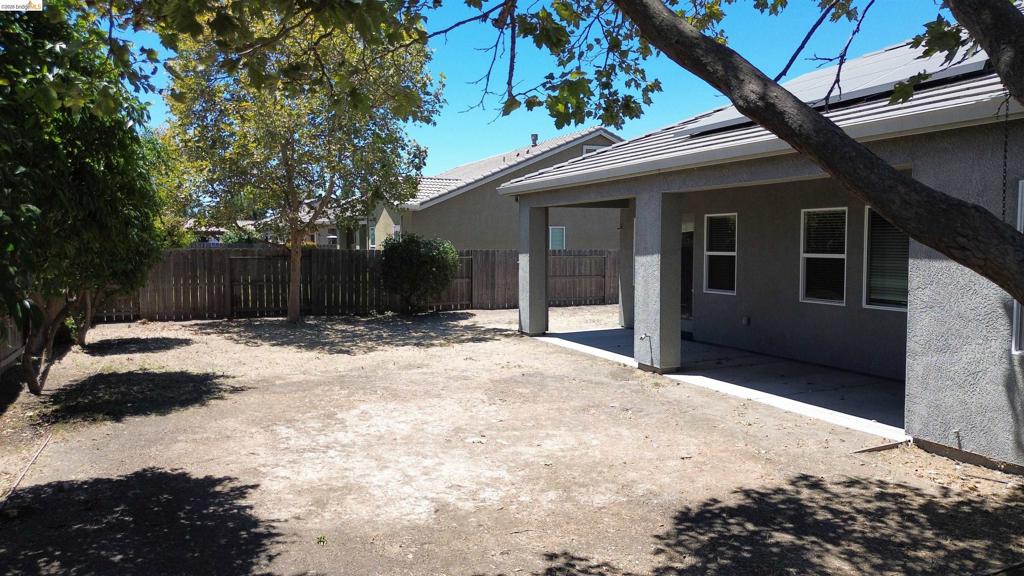 1110 Clearwater Creek Blvd Property Photo 4