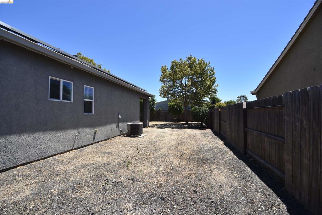 1110 Clearwater Creek Blvd Property Photo 6