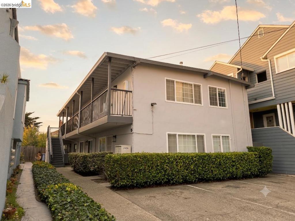 1926 Alcatraz Ave Property Photo 2
