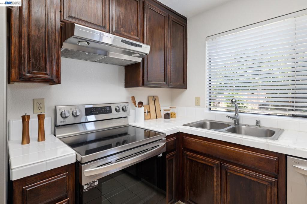 2227 Emerald Hills Cir Property Photo 16