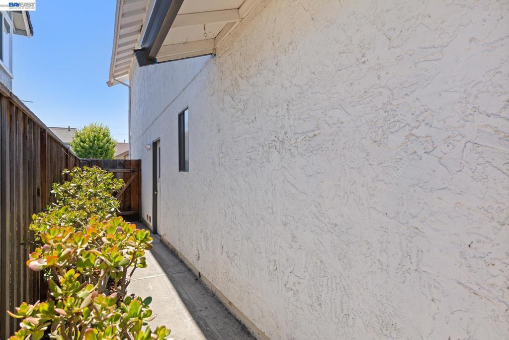 2227 Emerald Hills Cir Property Photo 45