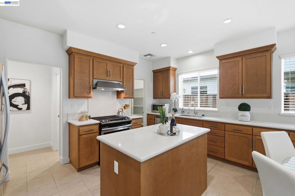 8553 Schooner Way Property Photo 3