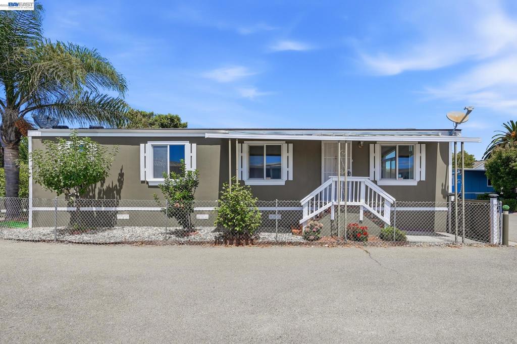28957 Venus St Property Photo 4