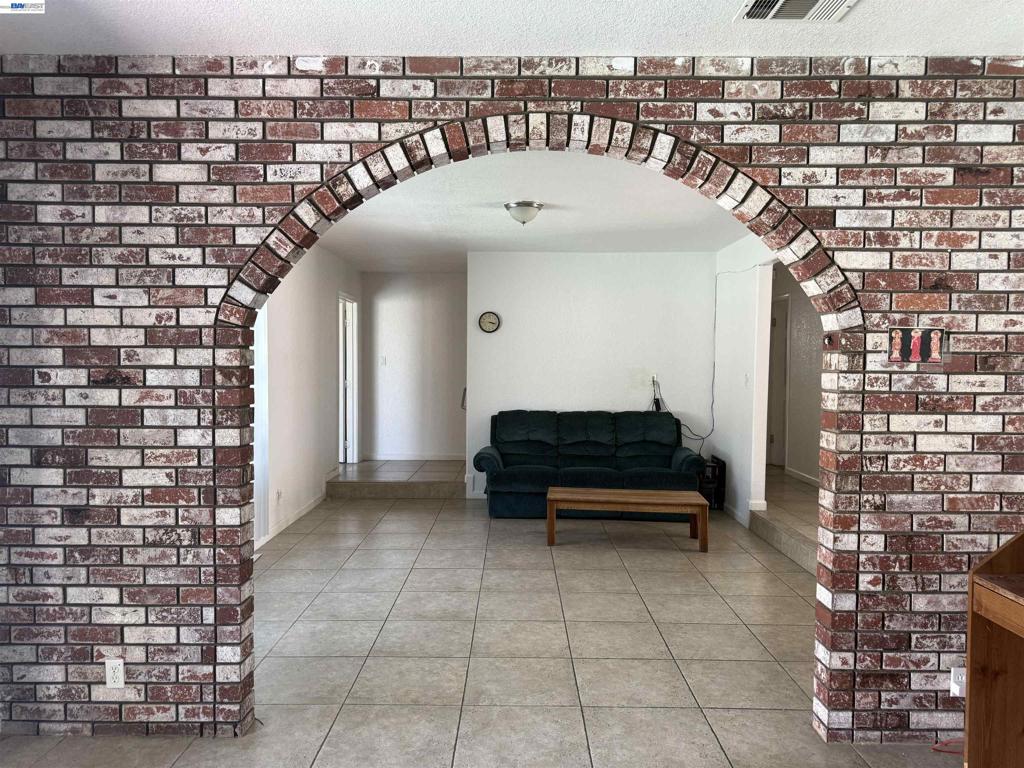 2784 Entrada Cir Property Photo 3