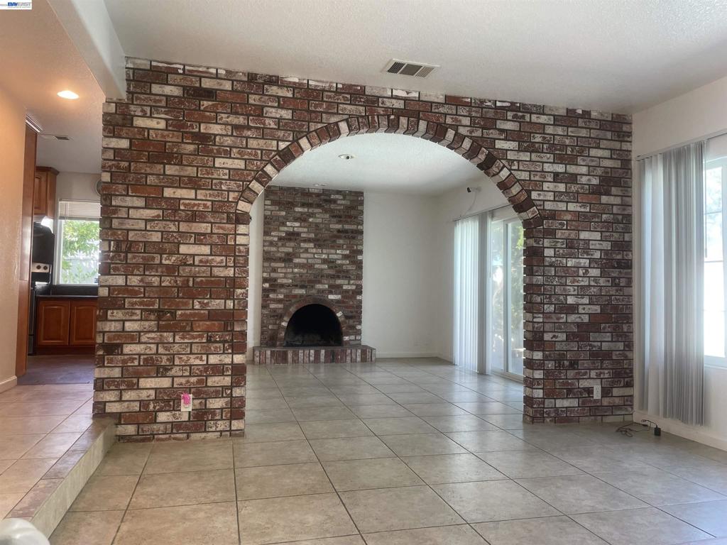 2784 Entrada Cir Property Photo 4
