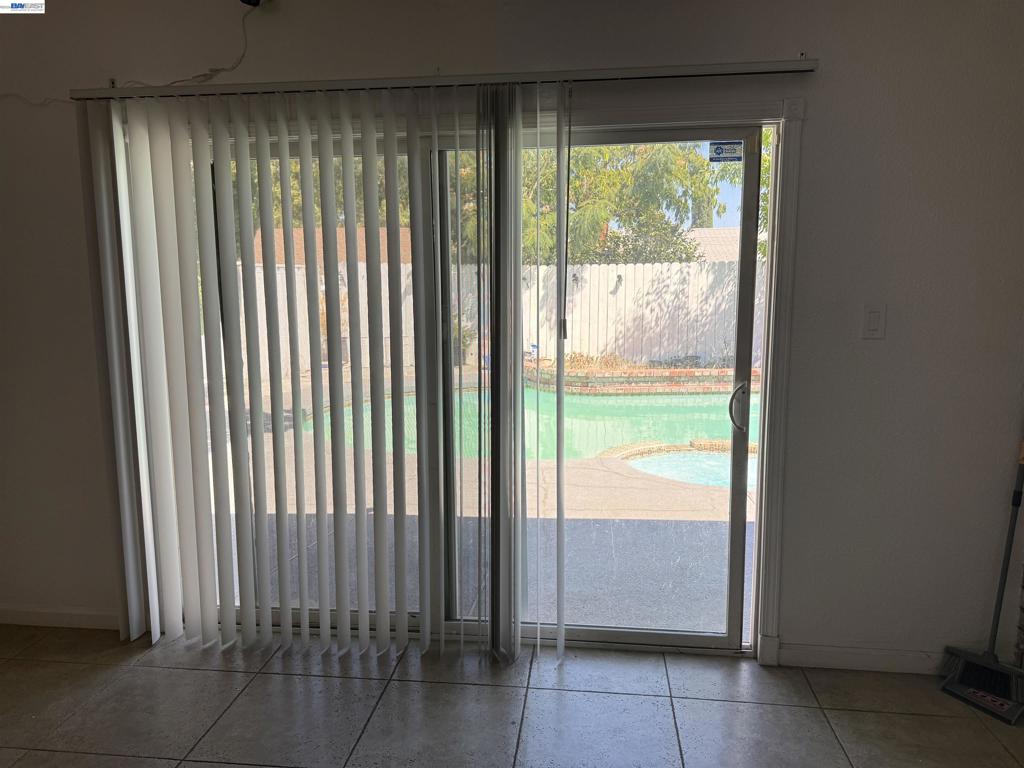 2784 Entrada Cir Property Photo 5