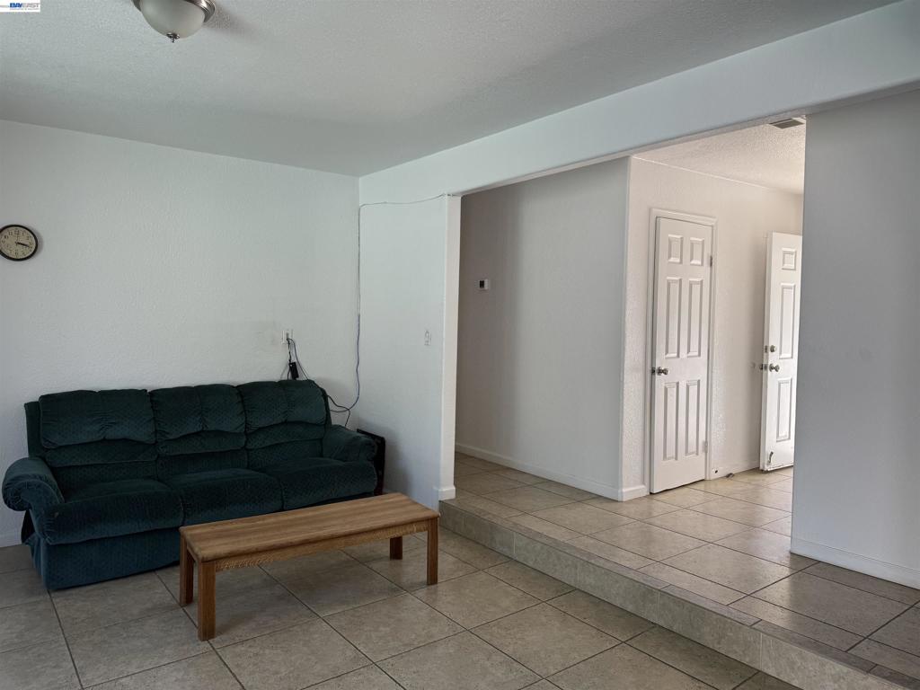 2784 Entrada Cir Property Photo 6