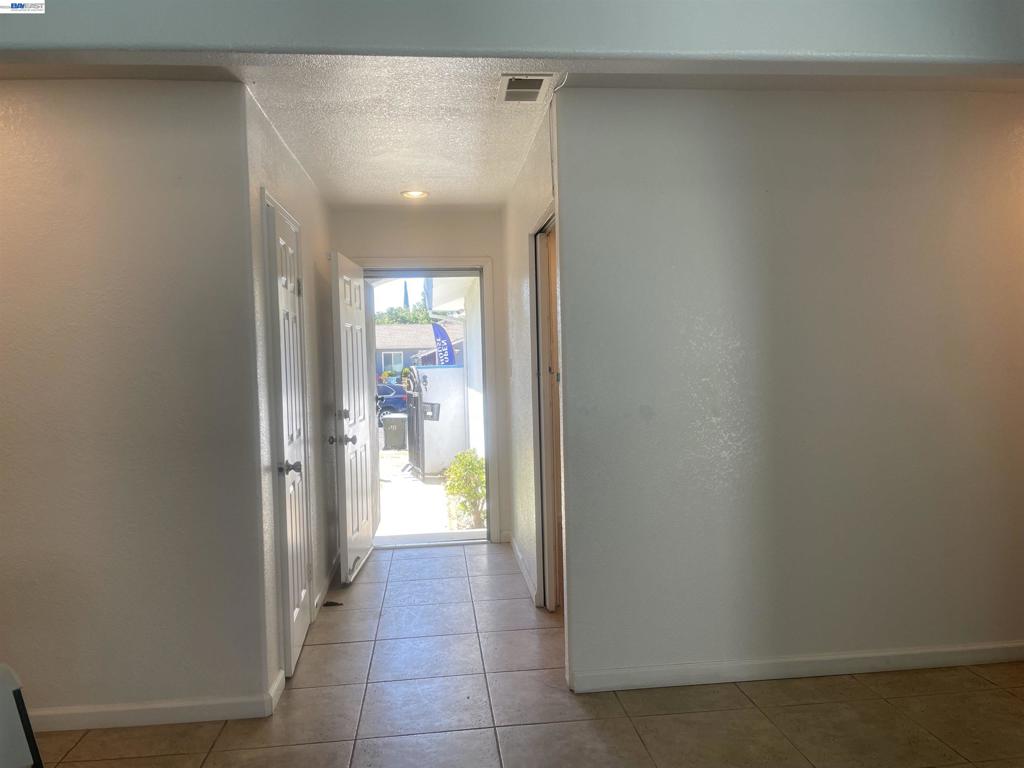 2784 Entrada Cir Property Photo 13