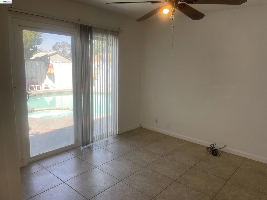 2784 Entrada Cir Property Photo 16
