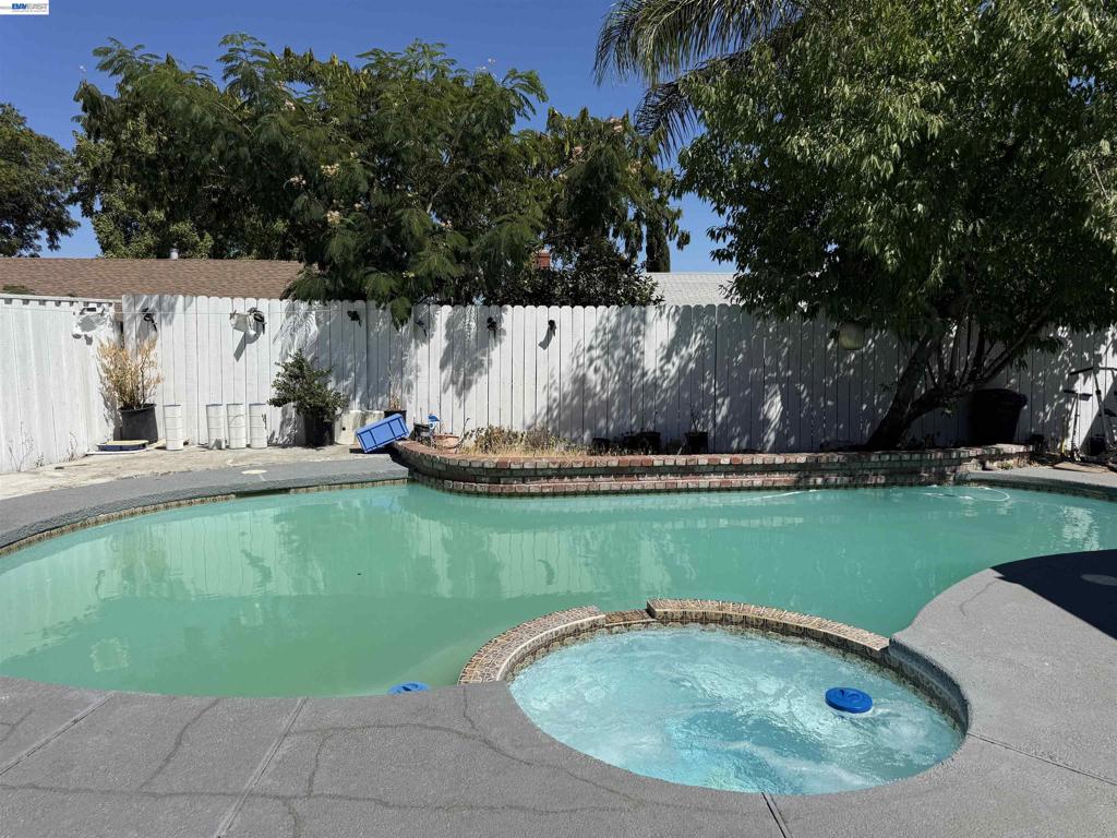 2784 Entrada Cir Property Photo 32