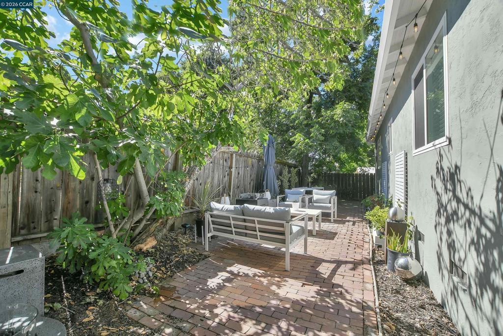 2160 Walnut St Property Photo 18