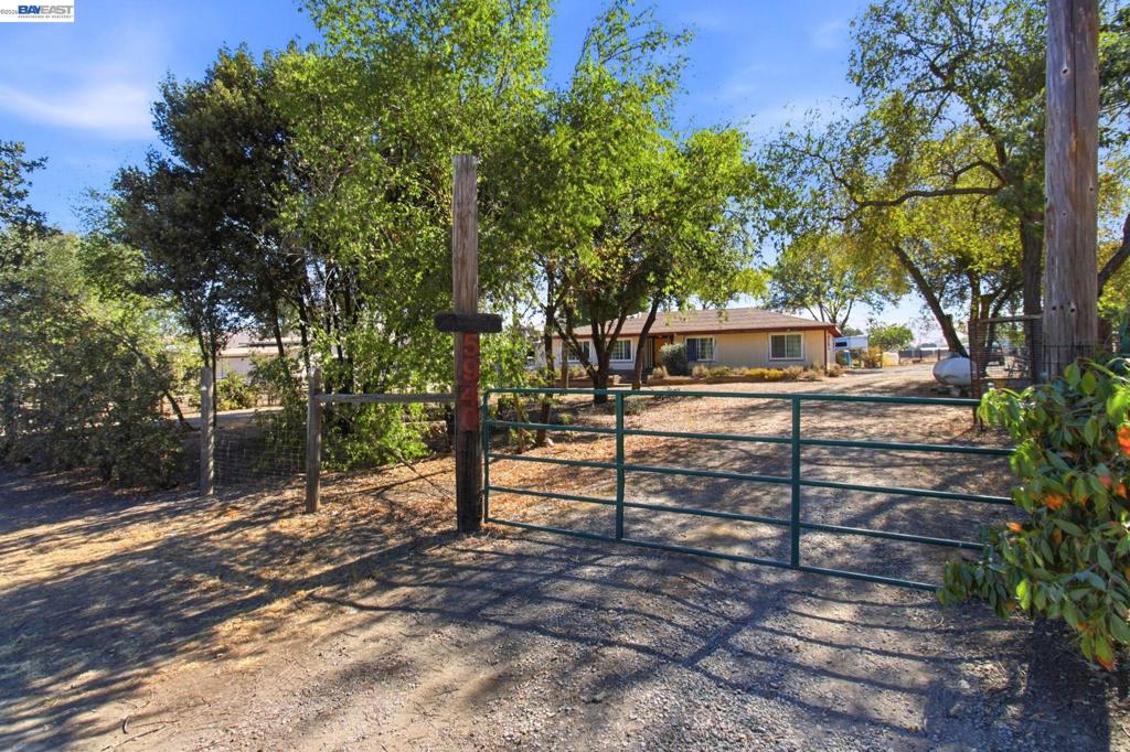 5940 Victoria Ln Property Photo 5