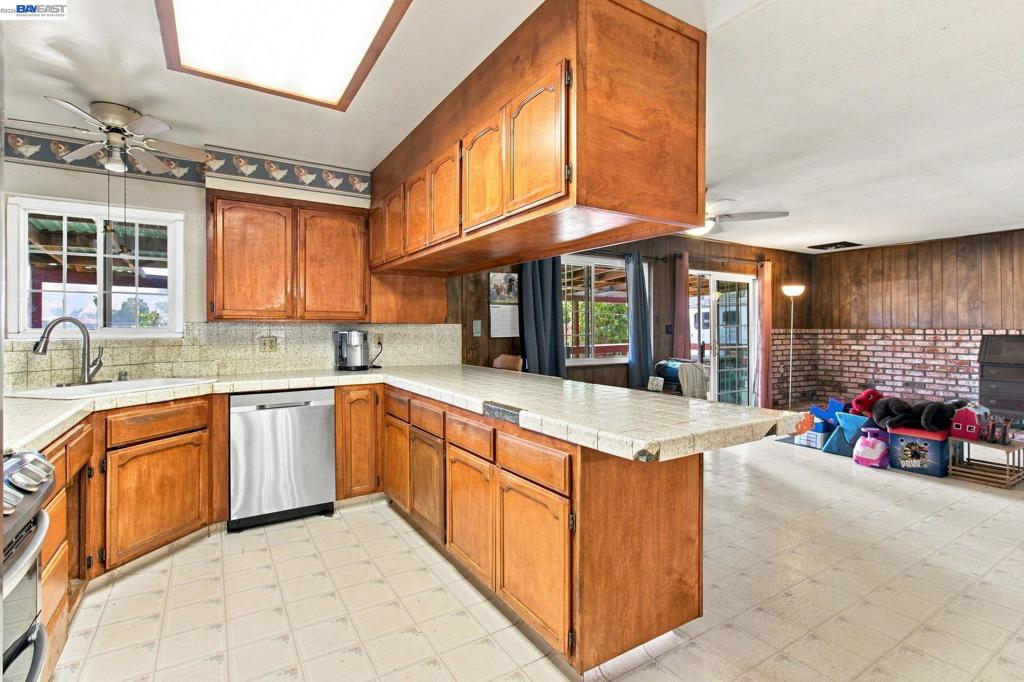5940 Victoria Ln Property Photo 16