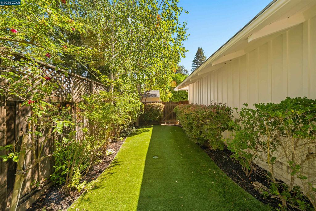 250 La Serena Ave Property Photo 33