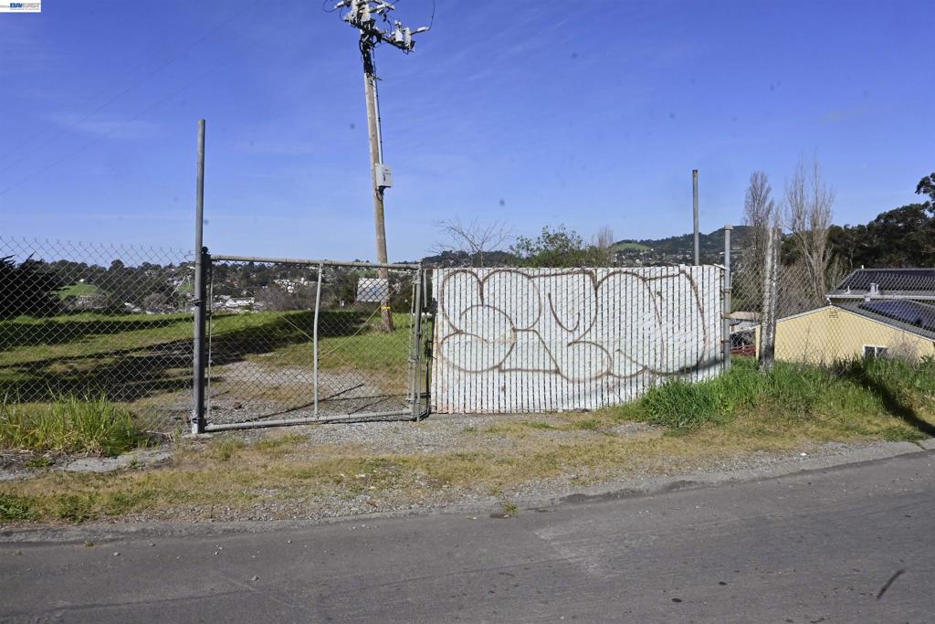 3944 La Cima Rd Property Photo 4