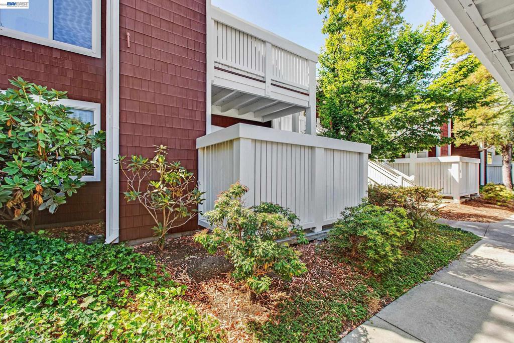 135 Bayside Ct Property Photo 2
