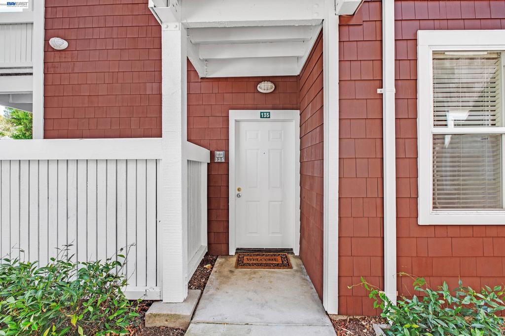135 Bayside Ct Property Photo 3