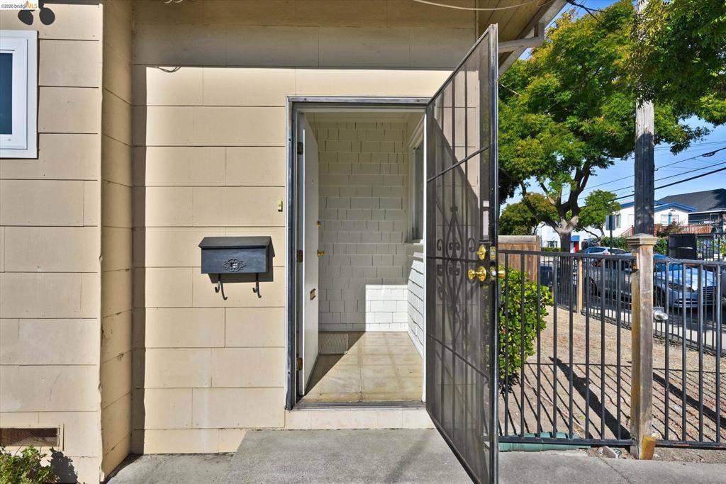 1285 55th St Property Photo 6