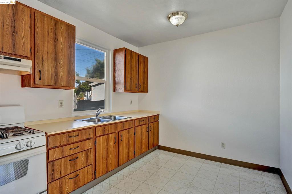 1285 55th St Property Photo 14