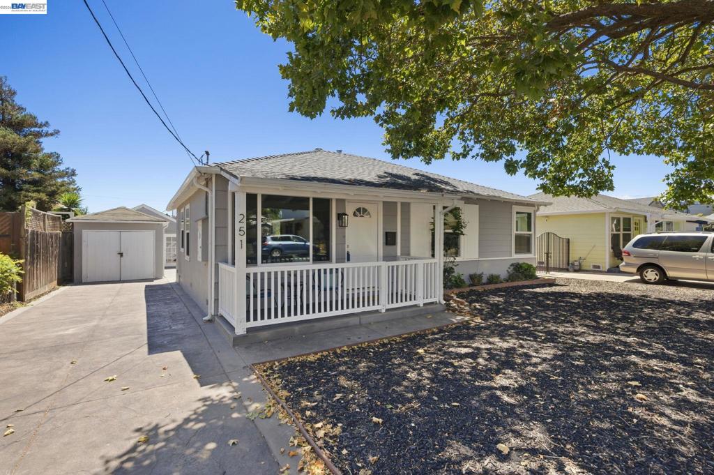 251 Aviador Property Photo 3