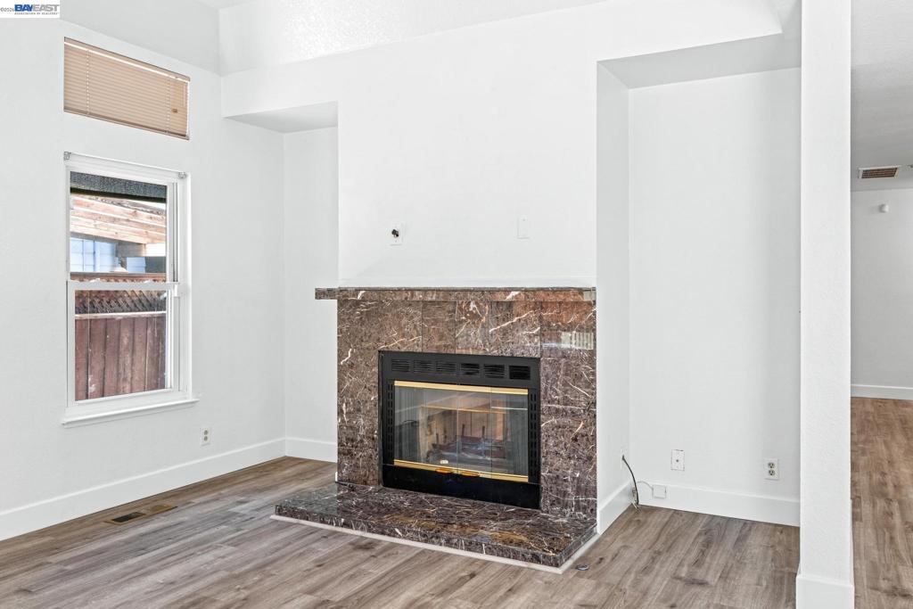 1059 Bellflower St Property Photo 12