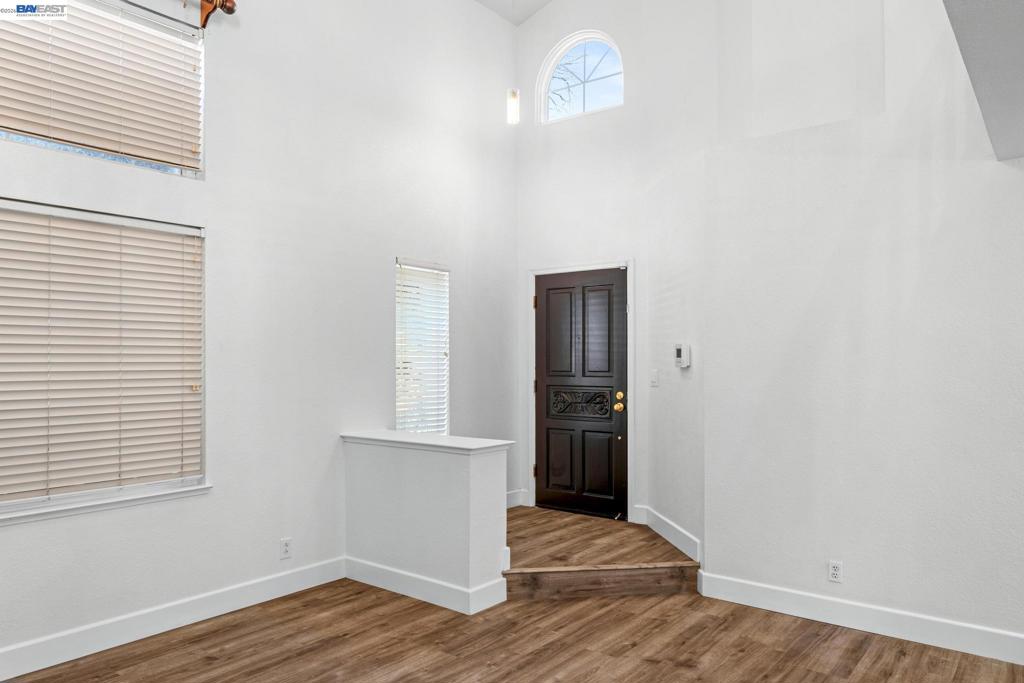 1059 Bellflower St Property Photo 13