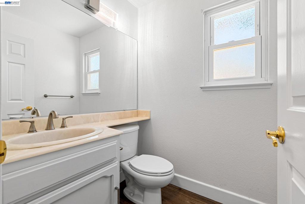 1059 Bellflower St Property Photo 19