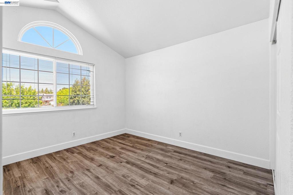1059 Bellflower St Property Photo 26