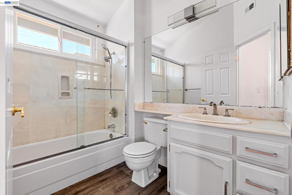 1059 Bellflower St Property Photo 27