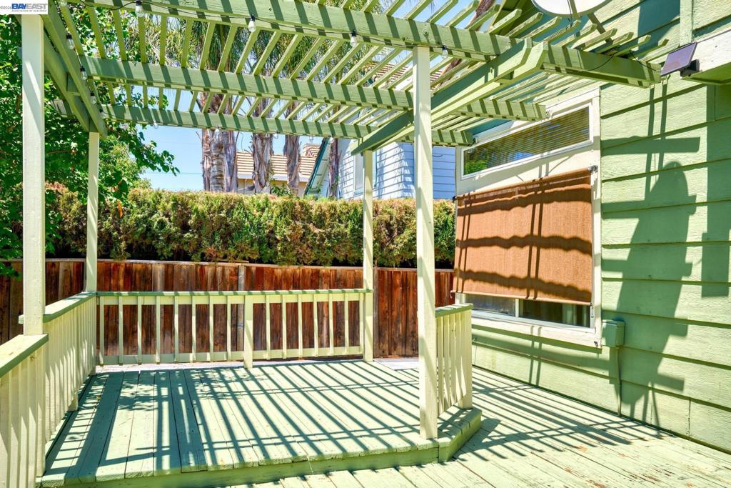 1059 Bellflower St Property Photo 31