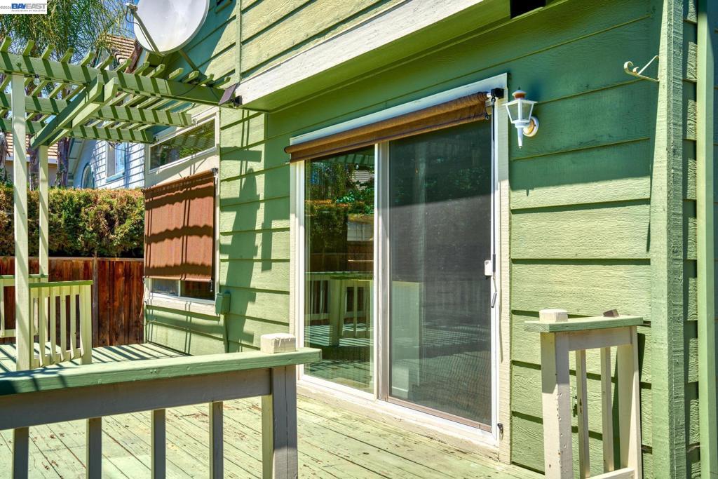 1059 Bellflower St Property Photo 34